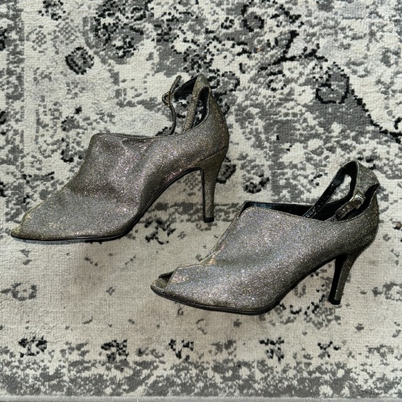 Diane B Gold Tone Iridescent Pumps - Picture 2 of 5